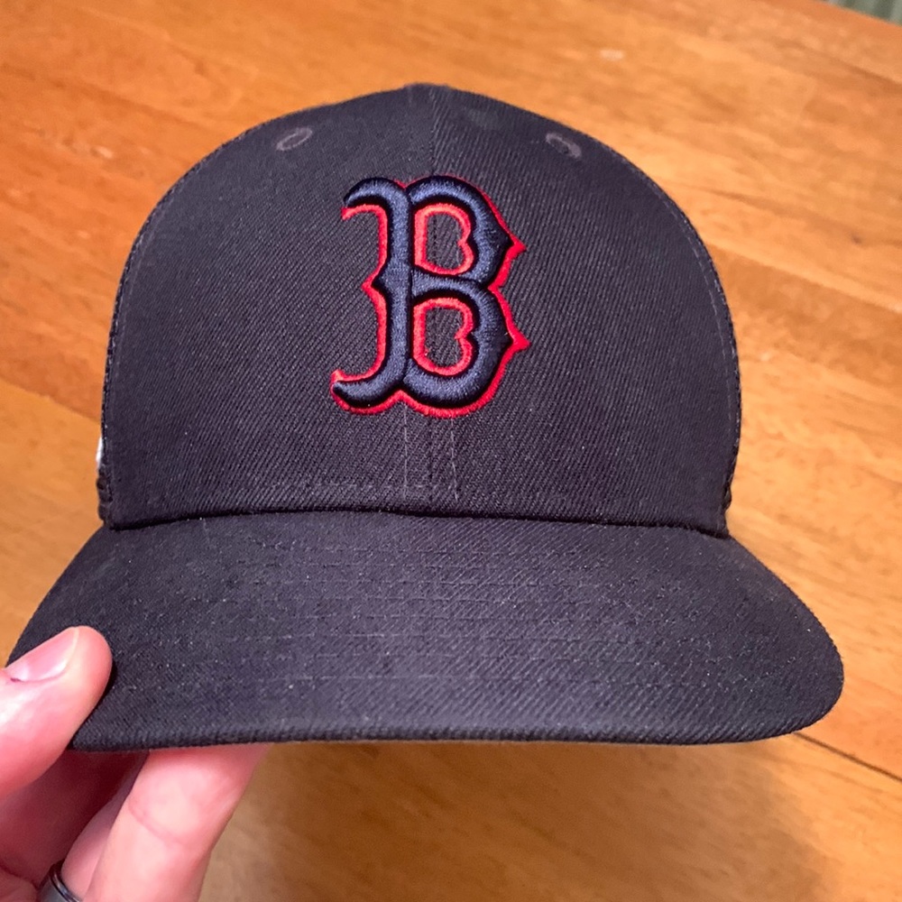 Boston Red Sox New Era 59 Fifty Fitted Hat, size 7 1/2 in Navy Blue and Scarlett